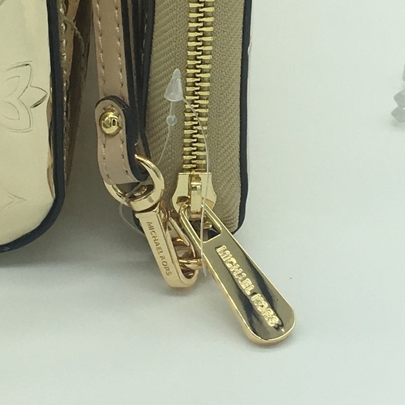 MICHAEL KORS KARA DUFFLE SATCHEL & WALLET SET - Picture 10 of 16